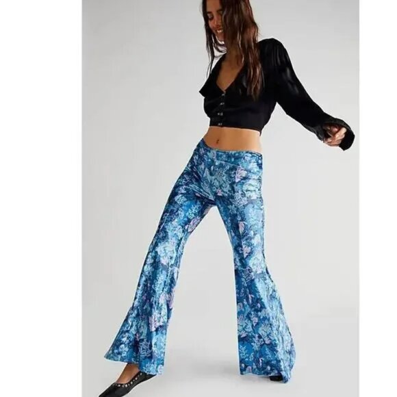 024 Free People Hold Me Closer Bell Bottom Pants NWOT Size Small - Picture 1 of 7